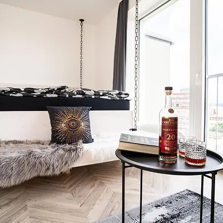 Zeppelin Studio With An Industrial View - Apartamento *
