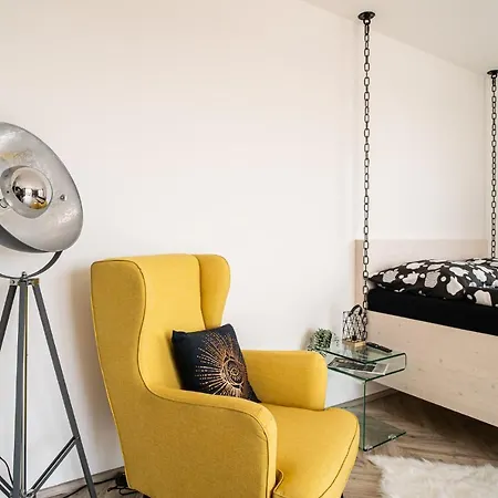 Zeppelin Studio With An Industrial View - Apartamento *