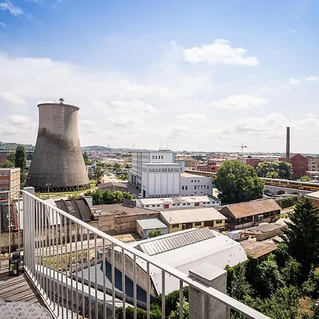 Zeppelin Studio With An Industrial View - 아파트 *