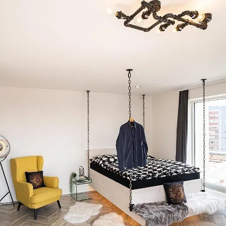 Apartment Zeppelin Studio With An Industrial View -